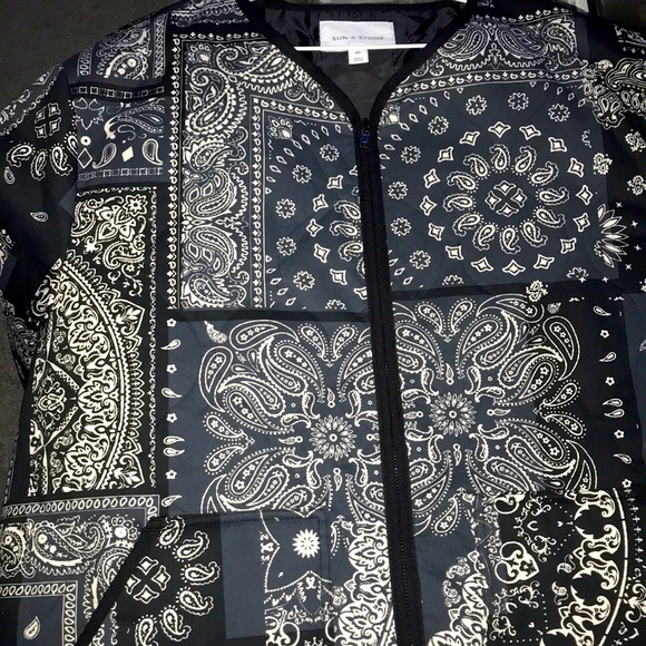 SUN & STONE - Picture 1 of 1